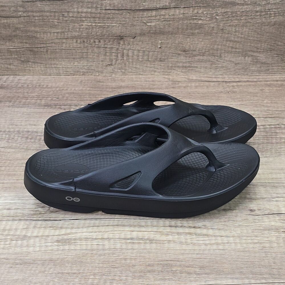 OOFOS Oolala Men's Size 10 Women's Size 12 Black Recovery Thong Slip On Sandals